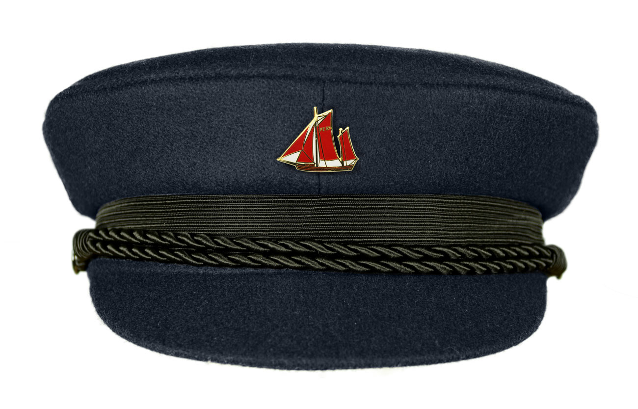 MADSea dunkelblauer Elbsegler mit Motivpin Zeesenboot