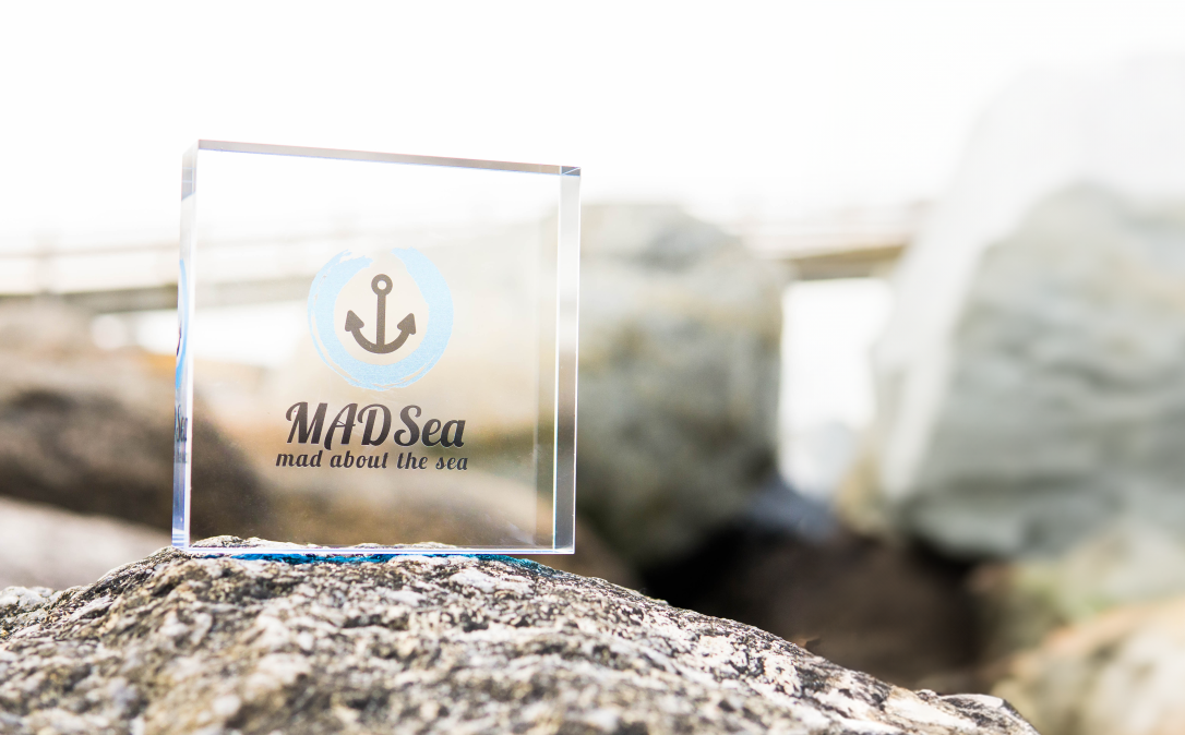 MADSea Logo am Strand MADSea Logo am strand
