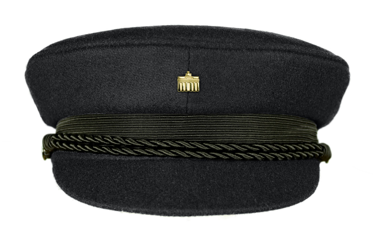 MADSea schwarzer Elbsegler mit Motivpin Brandenburger Tor